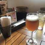 Grabの丸テーブルで一杯